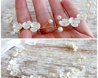 Bridal hair accessories with flowers and pearls in white / bridal hairstyle headpiece wedding / wedding hairband for bridal hairstyle, in gold