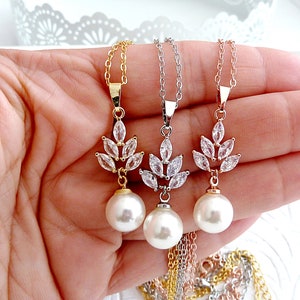 Chain bride flower leaf pearl bridal chain white wedding pearl necklace pearl jewelry gold bridal jewelry gift wedding silver rose gold