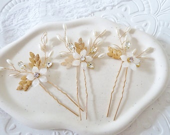Bridal pearl SET hairpins / bridal hairstyle hairpin headpiece wedding / pearl set in gold with zirconia flowers white, leaves gold, beach