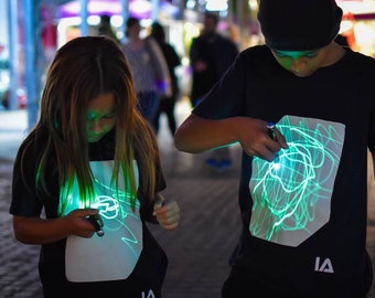 Illuminated Apparel - T-shirt interactif vert phosphorescent pour enfants - Noir/vert phosphorescent