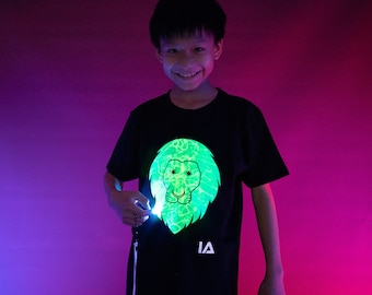 Illuminated Apparel Lion Interactive Green Glow T-shirt In Black
