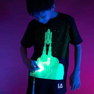 Illuminated Apparel Childrens Interactive Glow T-shirt Rocket Blast Off image 2