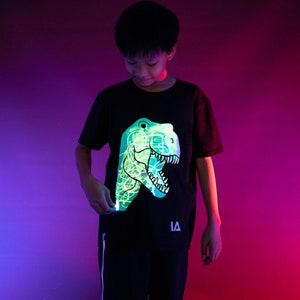Dinosaur Kids Interactive Glow in The Dark T-shirt Fun for Birthday Parties 画像 1