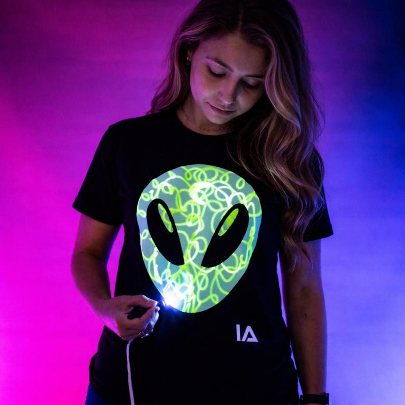Kids Alien Head Interactive Glow in the Dark T-shirt - Illuminated ...
