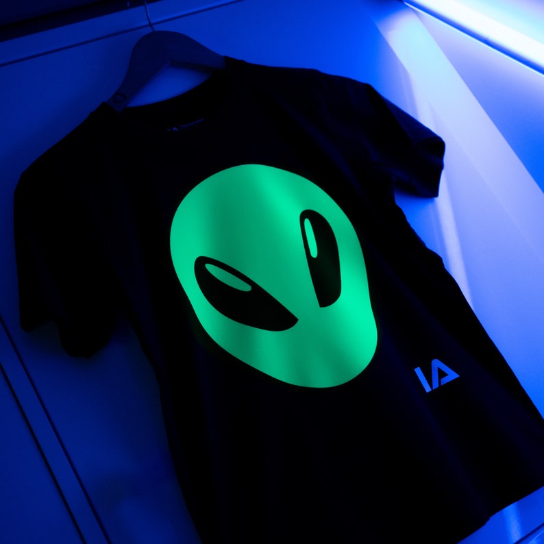 Kids Alien Head Interactive Glow In The Dark T-shirt Illuminated Apparel image 2