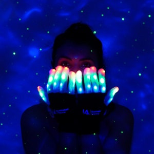 Illuminated Apparel Kids LED Light up Flashing Gloves for Halloween ...