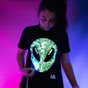 Kinder Alien Kopf Interaktives Glow In The Dark T-Shirt Beleuchtete Kleidung Bild 4