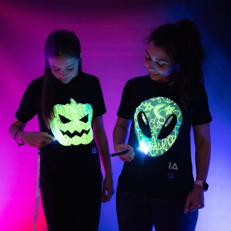 Kids Alien Head Interactive Glow In The Dark T-shirt Illuminated Apparel image 6