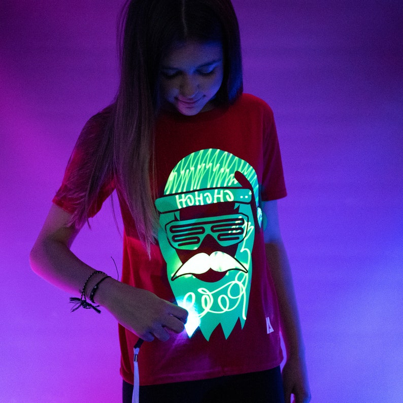 Cool Santa Interactive Glow In The Dark T-Shirt Édition de Noël image 2