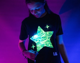 Camiseta interactiva Shining Star que brilla en la oscuridad