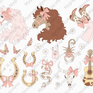 Pu&ograve; includere: Un set di illustrazioni a tema western con cavalli, farfalle, scorpioni, ferri di cavallo, un serpente, un teschio, una chitarra e fiori. Le illustrazioni sono in stile cartone animato e presentano colori rosa e marroni.