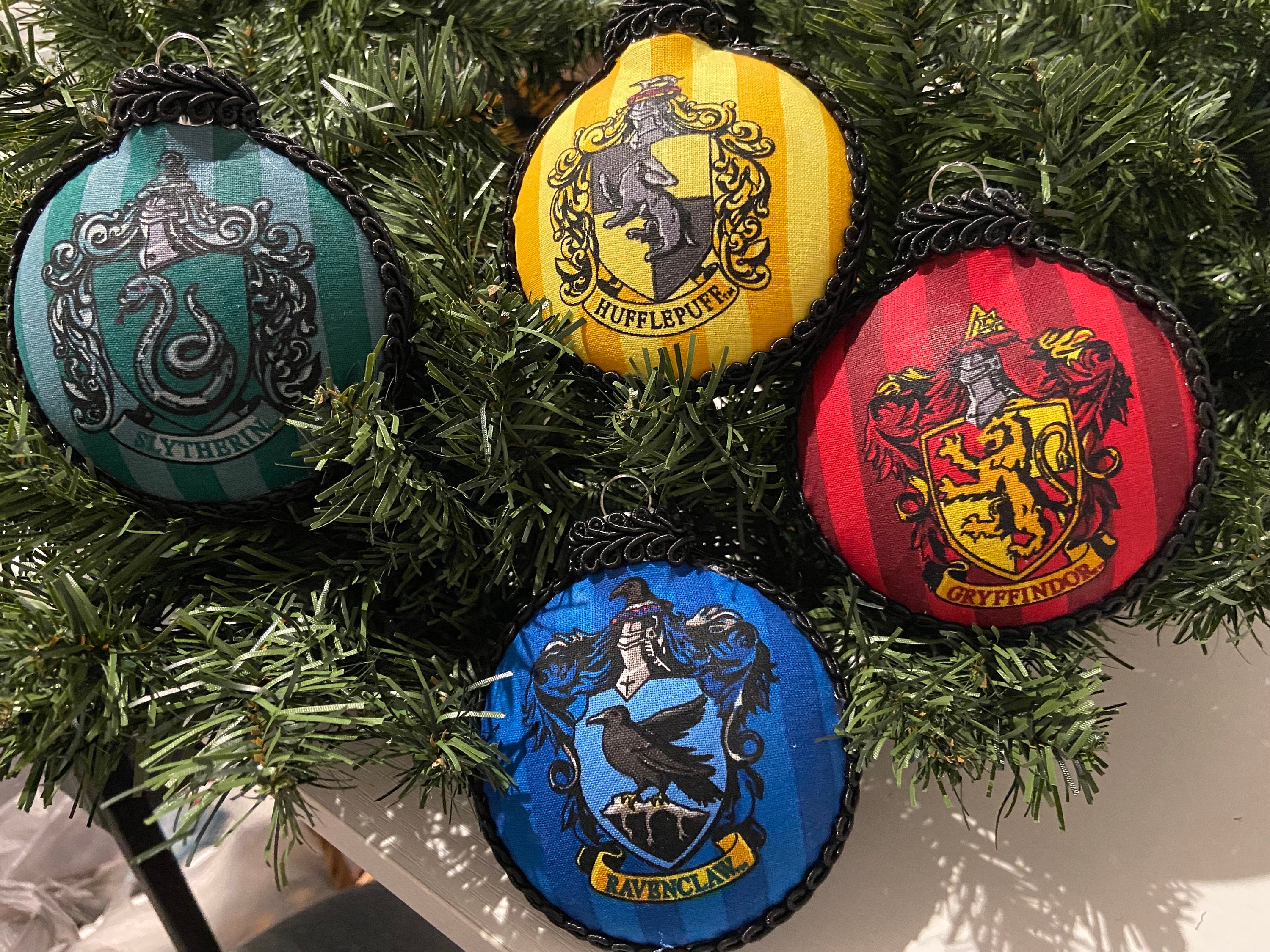 10 Harry Potter Plastic Round Ornaments Christmas Tree Vinyl Decal  Gryffindor