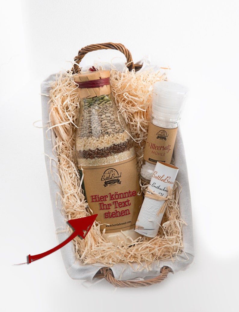 Bottlebread Geschenkkorb mit Salzmühle personalisierbares Etikett Bild 1