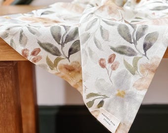 Tea Towel 100% Cotton - Watercolor Floral Kitchen Hand Towel - Pretty Flower Spring Tea Towel - Gift for Mom and Grandma - Cloth Napkin