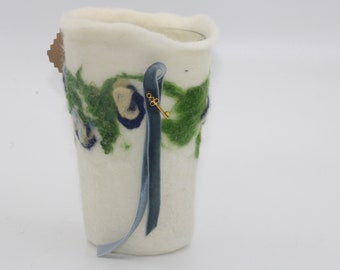 felted lantern with roses, felt lantern, lantern, tealight holder, felt flower, felt