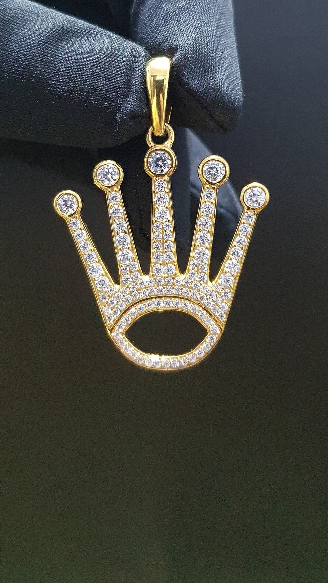 King Crown Pendant Made in 10k Gold Studded With VVS Colorless ...