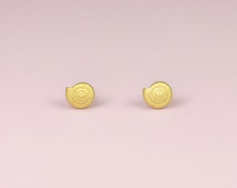 Kleine goldene Schneckenohrstecker aus 750/- Gelbgold, Ø 5 mm