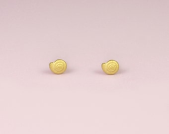 Kleine goldene Schneckenohrstecker aus 750/- Gelbgold, Ø 4 mm