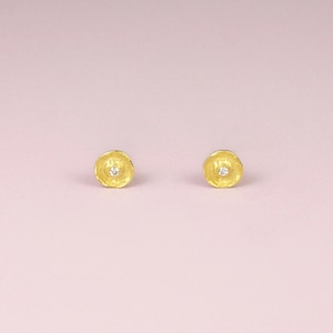 Kleine runde goldene Brillantohrstecker "Näpfchen", 750/- Gelbgold mit Diamanten im Brillantschliff