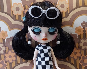 Ooak Blythe custom doll "Julie", mod girl, 60s style beat doll, two outfits