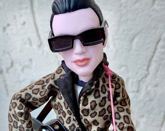 Monster High repaint doll "Joe with guitar"rock'n roller, inspiriert von Joe Strummer