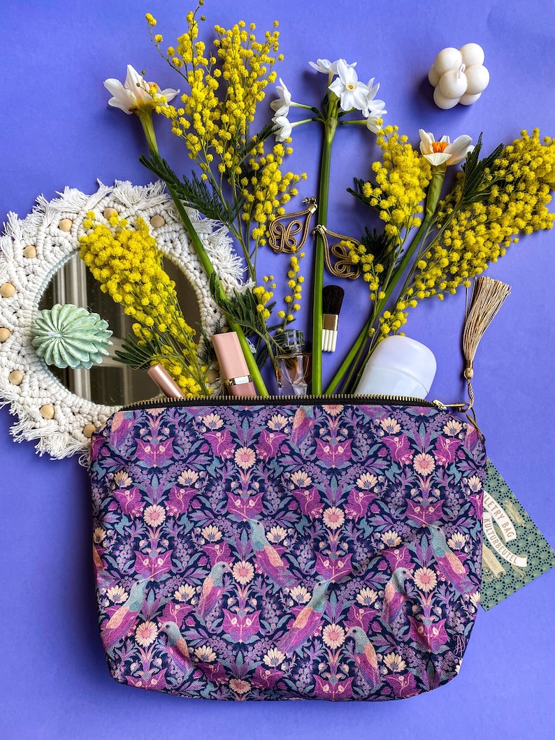 Kolibri Garten Kulturtasche, Wasserdichte Futter Kosmetiktasche, Illustrierte Reisetasche, Floral Reißverschluss Beutel, Leichte Kosmetiktasche Bild 1