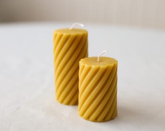 Vela de pilar de cera de abejas hecha a mano: no tóxica y apta para alérgicos.