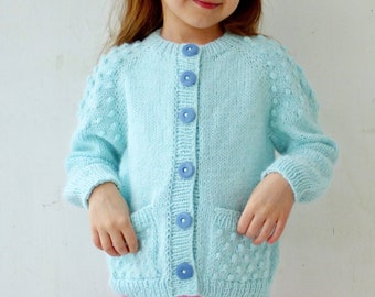 Knitting Pattern - The Lily Cardigan (top-down). Sizes: 3-4 (5-6) 7-8 (9-10) 11-12 years. Download PDF in English
