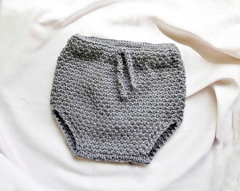 Knitting Pattern - Aster baby bloomers. Sizes: 0-3 (3-6) 6-12 (12-24) months. Download PDF in English