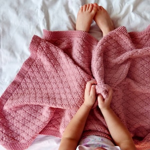 Knitting Pattern - Diamonds Blanket. Sizes: Baby - 27x33 inch, Crib - 31,5x39 inch, Throw - 39x48 inch. Download PDF in English