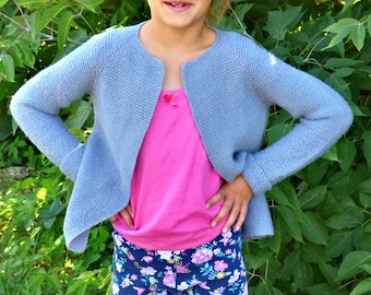 Knitting Pattern - Acora Cardigan (top-down, seamless). Sizes: 6-7 years (8-9 years) 10-11 years (12-13 years). Download PDF in English