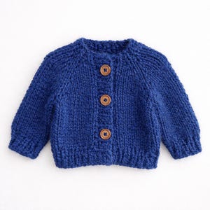 Knitting Pattern - The Cozy Baby Cardigan (top-down). Sizes: 0-3 (3-6) 6-12 (12-24) months. Download PDF in English