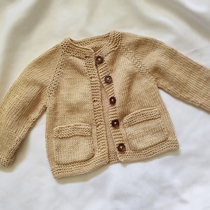 Knitting Pattern - Bear cardigan (top-down). Sizes: 0-3 (3-6) 6-12 (12-24) months. Download PDF in English