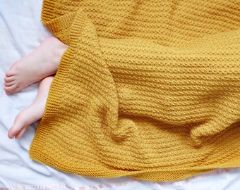 Knitting Pattern - Derey Blanket. Sizes: Baby - 27.5x33 inches, Crib - 29.5x35.5 inches, Throw - 31.5x38 inches. Download PDF in English