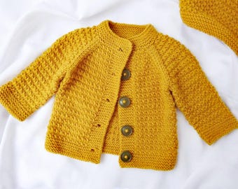 Knitting Pattern - The Derey Baby Cardigan (top-down, seamless). Sizes: 0-3 (3-6) 6-12 (12-24) months. Download PDF in English