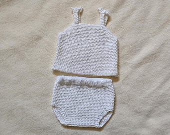Breipatroon: Kiki-babyset, top en luierhoes. Maten: 0-3 (3-6) 6-12 (12-24) maanden. PDF in het Engels downloaden