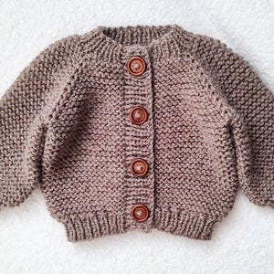Knitting Pattern - The Mere Baby Cardigan (top-down). Sizes: 0-3 (3-6) 6-12 (12-24) months. Download PDF in English