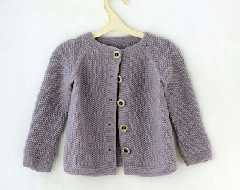 Knitting Pattern - Cerri Cardigan (top-down). Sizes: 3-4 (5-6) 7-8 (9-10) 11-12 years. Download PDF in English