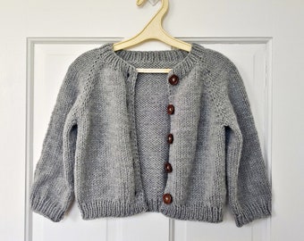 Knitting Pattern - The Poppy Cardigan (seamless). Sizes: 3-4 (5-6) 7-8 (9-10) 11-12 years. Download PDF in English