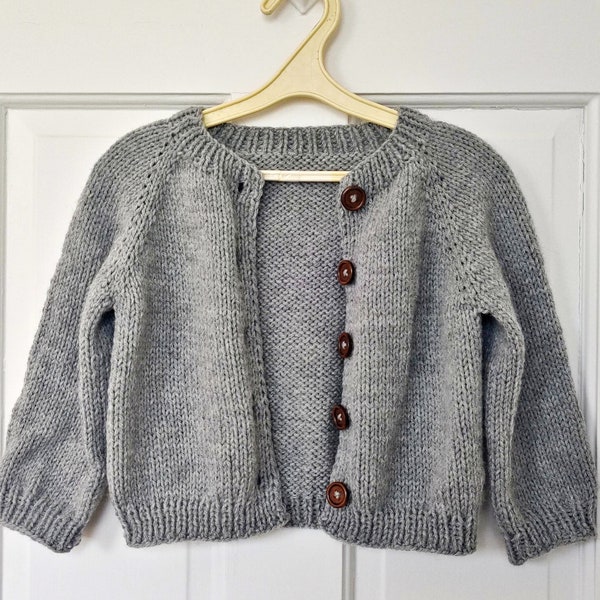 Knitting Pattern - The Poppy Cardigan (seamless). Sizes: 3-4 (5-6) 7-8 (9-10) 11-12 years. Download PDF in English