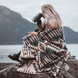 Alpaca wool blanket in Queen Size | Reversible Aztec Throw Blanket with Native Design | Southwestern Blanket Boho | Navajo Blanket Style