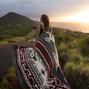 Alpaca wool blanket in Queen Size | Reversible Aztec Throw Blanket with Native Design | Southwestern Blanket Boho | Large Navajo Blanket