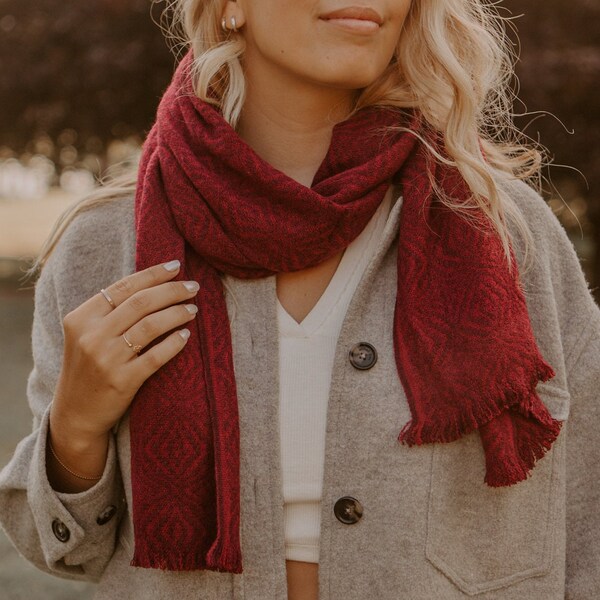 Alpaca boho scarf - Burgundy Alpaca shawl- Cozy oversized scarf - Warm wrap shawl - Winter scarf gift - Alpaca Loop scarf