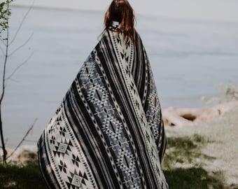 Alpaca wool blanket in Queen Size | Reversible Aztec Throw Blanket with Native Design | Southwestern Blanket Boho |  Navajo Style Blanket