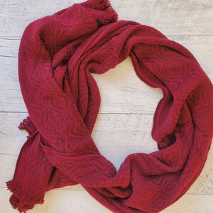 Foulard bourgogne en laine d'alpaga, Écharpe infini alpaga , Châle alpaga, Écharpe en tube, Tricot bourgogne, foulard hiver doux et chaud image 7