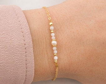 Delicate Everyday Bracelet Moonstone - June