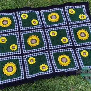 Modern Sunflower Plaid Blanket Crochet Pattern/ Throw / Textured / Colourwork / Flowers / Squares / Summer image 3