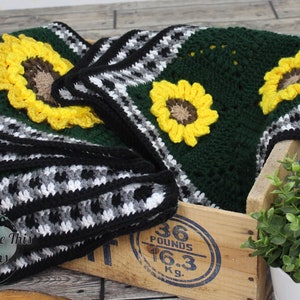 Modern Sunflower Plaid Blanket Crochet Pattern/ Throw / Textured / Colourwork / Flowers / Squares / Summer image 6