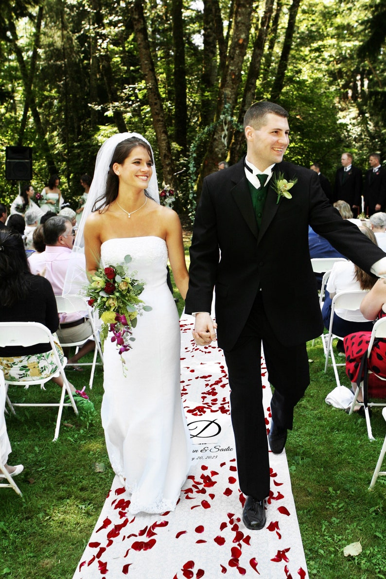 Red Roses Aisle Runner, Custom Aisle Runner, Wedding Ideas, Wedding Decor, Rose Wedding, Wedding Gift, Wedding Ceremony, Big Red Roses image 1