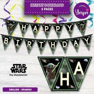 Puede incluir: Una pancarta imprimible con fondo negro y detalles en verde y amarillo. La pancarta dice "Feliz cumpleaños" y presenta un personaje de la serie Star Wars, The Mandalorian. La pancarta está diseñada para una fiesta de cumpleaños.